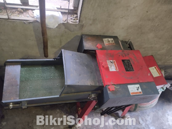 এই খড় কাটার মেশিনটি বিক্রি করা হবে